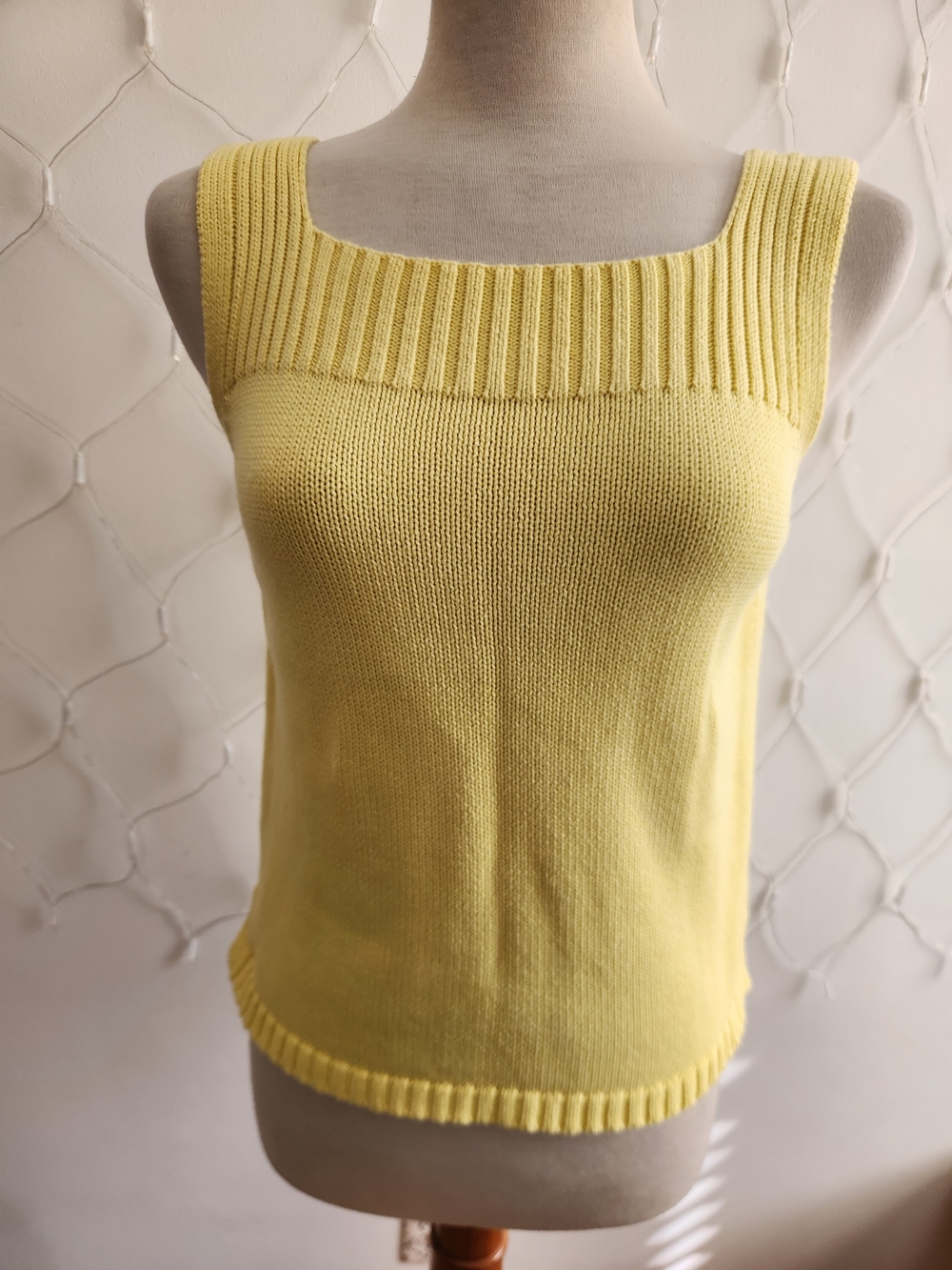 Jeanne Pierre Yellow Square-Neck Knit Tank Sweater • Tagged Medium